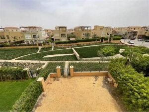 شقة مطلة علي حمام سباحة للبيع في كمبوند ميفيدا جاردنز مدي سيتي بمقدم 5 %